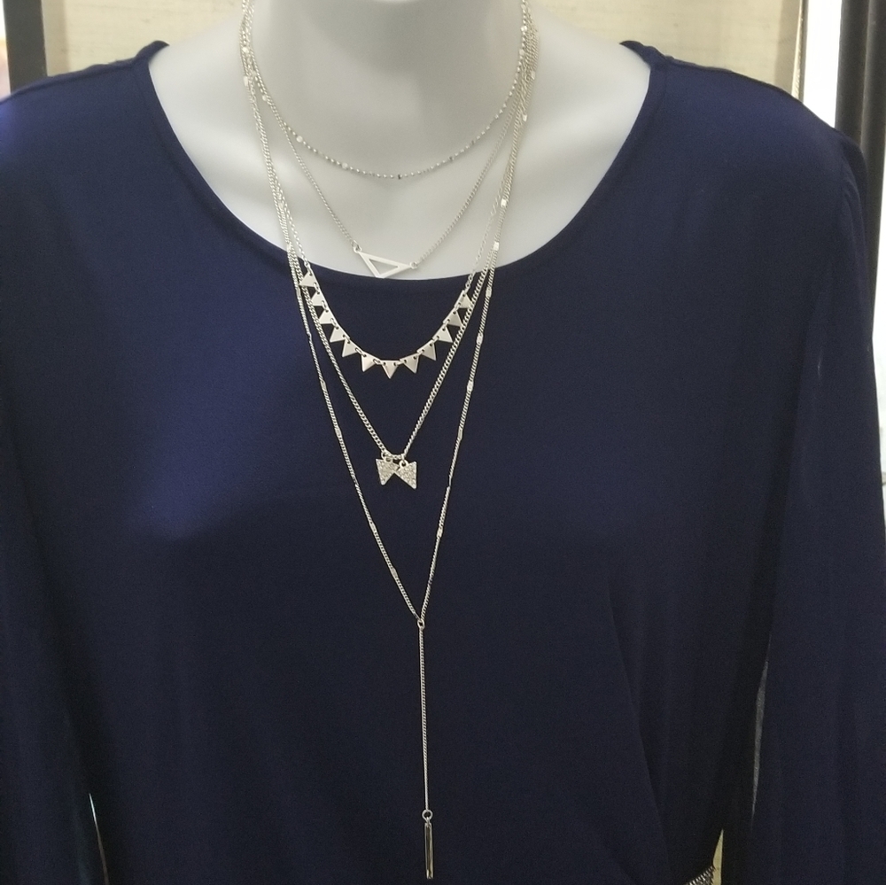 5/$25 NWT Nadine West 5 layer necklace